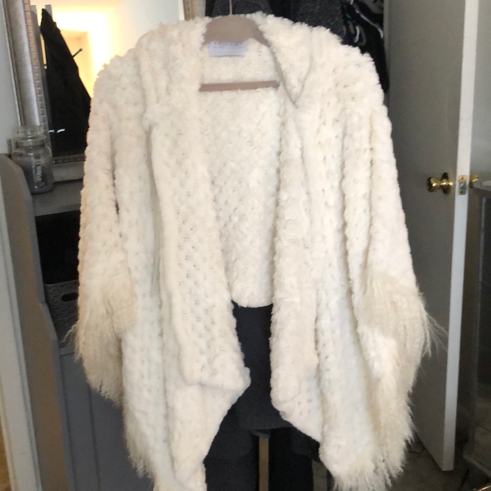 Trilogy White Knit Rabbit Cape MINT w hood